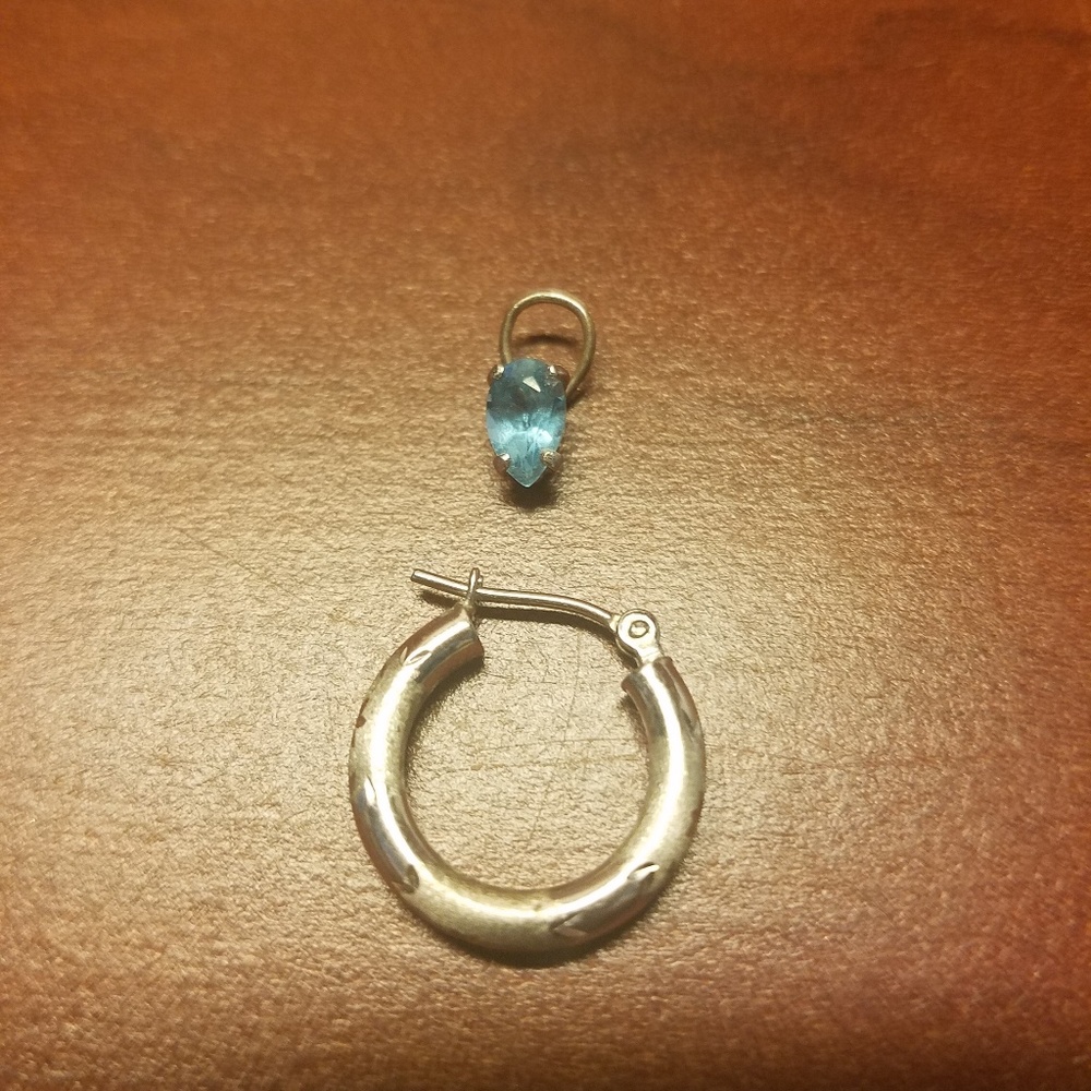 14kt White Gold Blue Topaz earrings